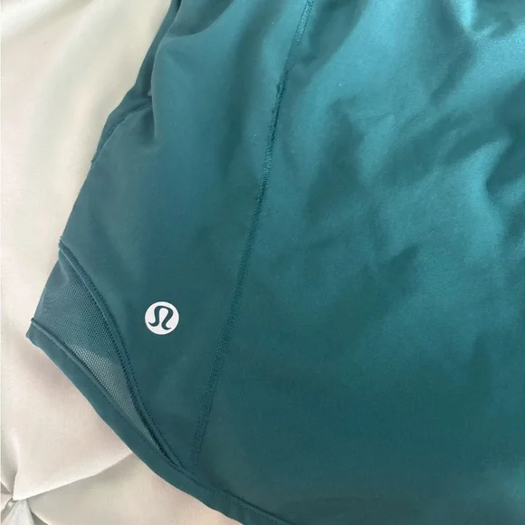 Lululemon Athletica Green Athletic Shorts Lightweight Moisture-Wicking - Picture 3 of 6